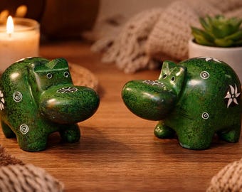 手彫りのソープストーン製カバ2体セット、ケニアの部族の動物装飾