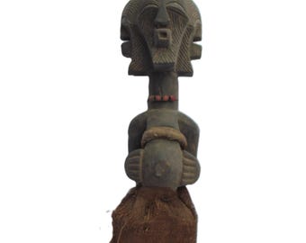 Rara figura Songye Nkisi de 4 rostros – Figura de poder de 71 cm – Escultura ancestral del Congo de la década de 1930