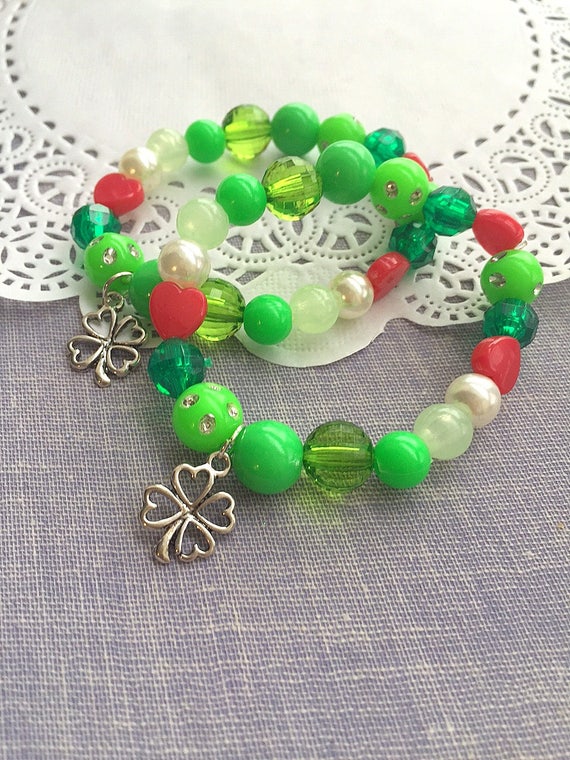 Shamrock bracelet, St Patricks Day bracelet, shamrock jewelry, clover bracelet, clover jewelry, kids bracelet, beaded bracelet. Set of TEN. Il_570xn