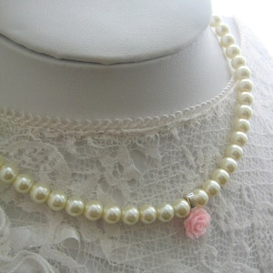 Glass pearl rose necklace. image 3