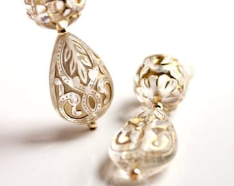 Boucles d'oreilles Art nouveau de style victorien, pendentifs transparents Nouveau, boucle d'oreille en lucite faite main, gouttes d'or baroques vintage, gouttes de l'âge de la doré des années 1890