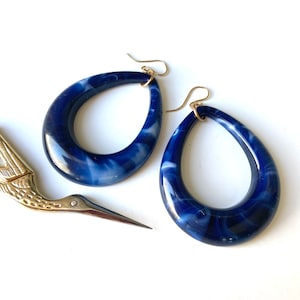 Navy blue hoop earrings, lightweight marbled statement hoops on 14K gold fill or 925 sterling backs, colorful midnight blue teardrop hoops