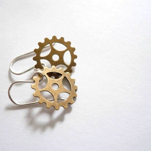 Classic gold bike gear earrings, Tour de France Giro d'Italia bicycle jewelry, gift for cyclist on high quality 14K gold fill or sterling