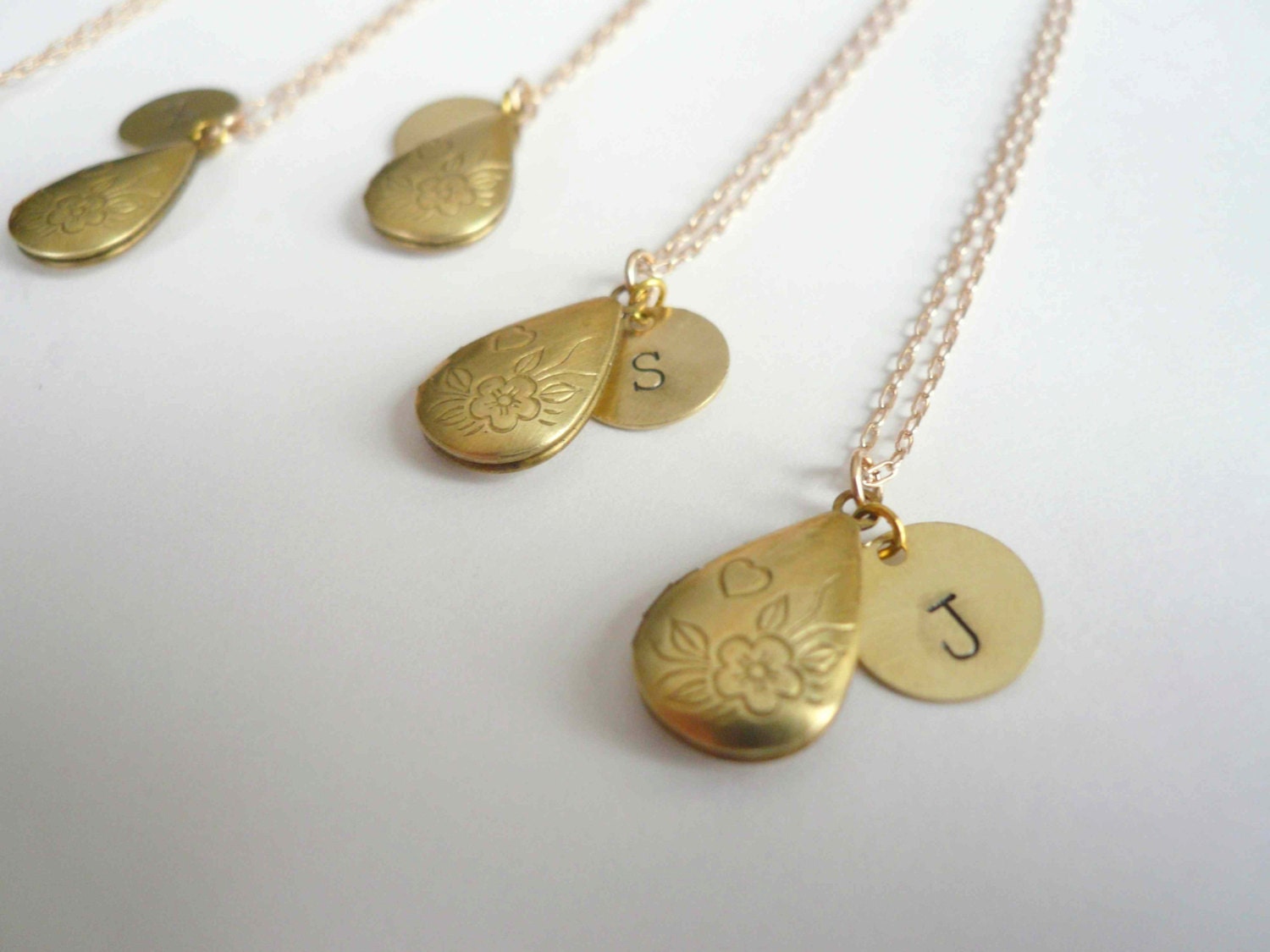 Shop Louis Vuitton Monogram locket necklace (M62484) by トモポエム