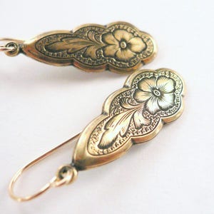 vintage style gold victorian earrings with flowers