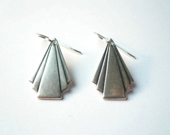 Pendentifs Frank Lloyd Wright, boucles d'oreilles triangle Art déco, architecture des années 1920, gouttes géométriques légères en argent, pyramides à gradins sur argent sterling