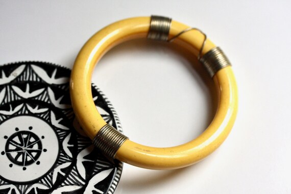 Vintage bright banana yellow bangle bracelet, sil… - image 7