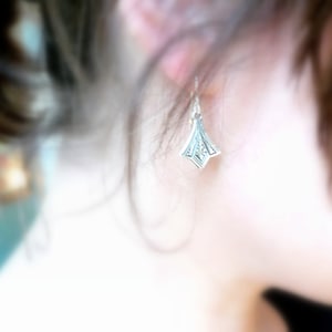 Vintage Victorian style dainty silver earrings, elegant fleur de lis lightweight dangles on sterling silver ear wires