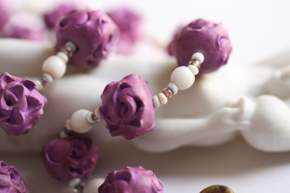 White glass bead purple flower necklace, tropical… - image 7