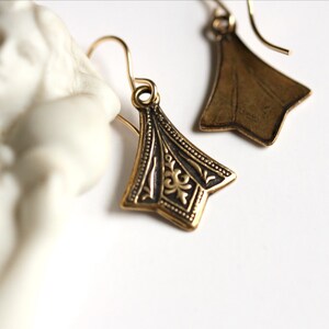 Vintage Victorian style dainty gold earrings, elegant fleur de lis lightweight dangles on 14K gold filled earwires, downton abbey earrings