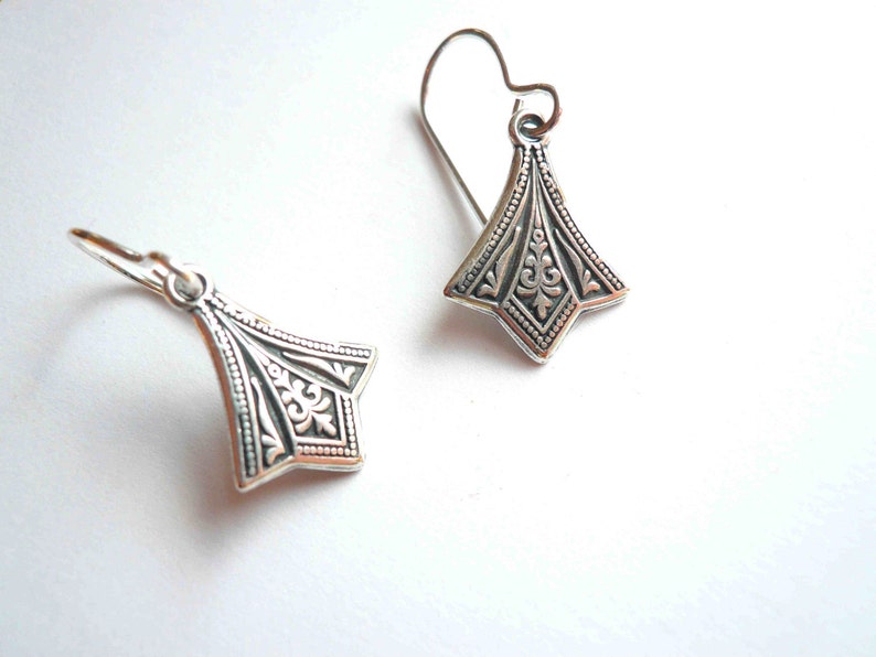Vintage Victorian style dainty silver earrings, elegant fleur de lis lightweight dangles on sterling silver ear wires