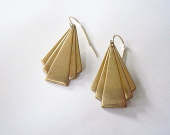 Classic gold Art Deco earrings, simple lightweight 1920s style triangle pyramid dangles, light weight for sensitive ears, Gatsby gift idea