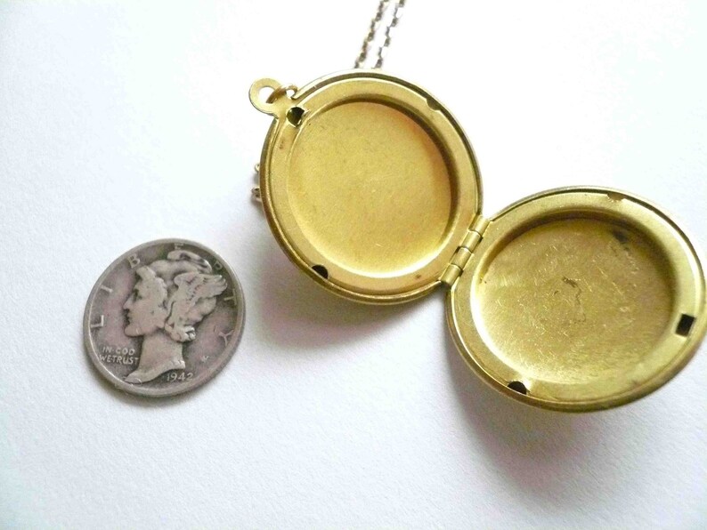 Plain gold locket, Classic locket, Custom length locket necklace, Simple photo locket, Romantic locket, round brass locket, personalized