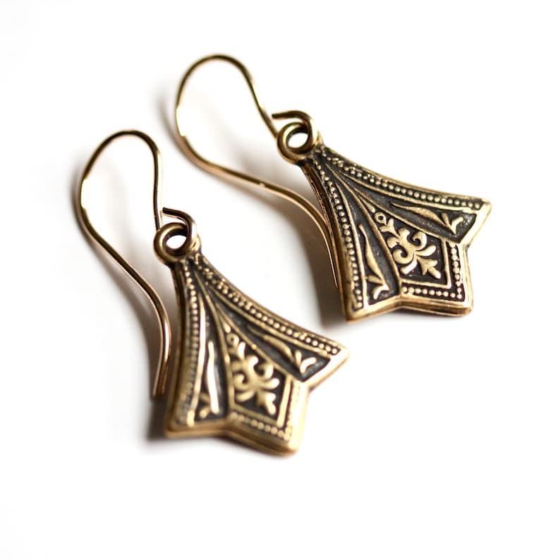 Vintage Victorian style dainty gold earrings, elegant fleur de lis lightweight dangles on 14K gold filled earwires, downton abbey earrings
