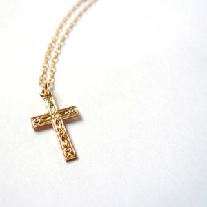 Gold Kreuz Halskette christliches Kreuz katholisches Erbstück religiöse Halskette Konfirmationsgeschenk für Mädchen Erstkommunionsgeschenk 14K GF Gold füllen