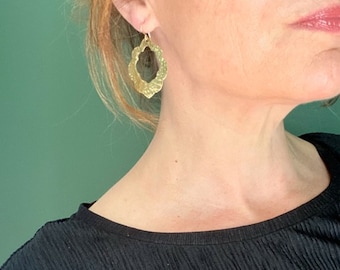 Classic gold Moroccan earrings, curvy hand hammered brass dangles, big minimalist Arabesque matte gold earring dangle, cool Marrakesh style