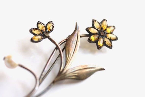 Yellow daisy rhinestone sterling brooch, vintage … - image 2