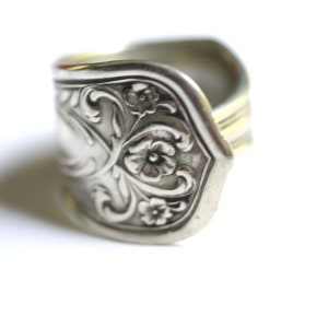 Vintage silver spoon ring, big pretty silver ring, classic 70s Boho ring, hostess gift, gift idea chef, kitchen jewelry, silverwear jewelry