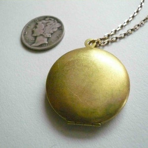 Plain gold locket, Classic locket, Custom length locket necklace, Simple photo locket, Romantic locket, round brass locket, personalized