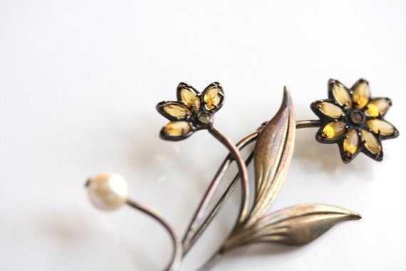 Yellow daisy rhinestone sterling brooch, vintage … - image 4