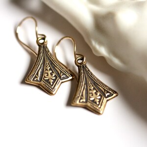 Vintage Victorian style dainty gold earrings, elegant fleur de lis lightweight dangles on 14K gold filled earwires, downton abbey earrings