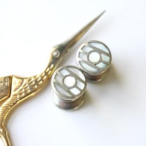 Gemelos a presión de nácar MOP Gemelos vintage MOP firmados por Kum Apart concha blanca perlada Gemelos Art Déco plateados opalescentes Unisex