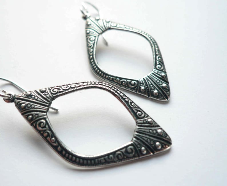 Arabesque antiqued silver dainty pointed hoop earrings, 1920s Moroccan bazaar vintage style diamond shaped most comfortable costume jewelry image 4