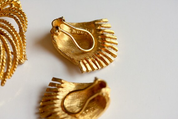Vintage gilded classic Cordelia spray brooch earr… - image 3