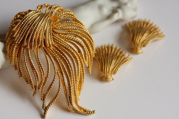 Vintage gilded classic Cordelia spray brooch earr… - image 5