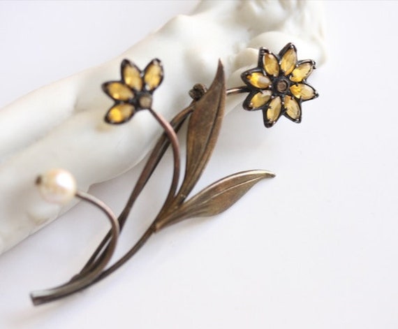 Yellow daisy rhinestone sterling brooch, vintage … - image 9