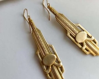 Elegant 1920s brass gold Art Deco earrings, vintage style Great Gatsby long geometric earrings, classic Jazz Age jewelry for wedding party