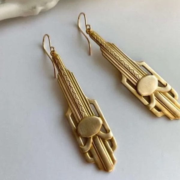 Elegant 1920s brass gold Art Deco earrings, vintage style Great Gatsby long geometric earrings, classic Jazz Age jewelry for wedding party