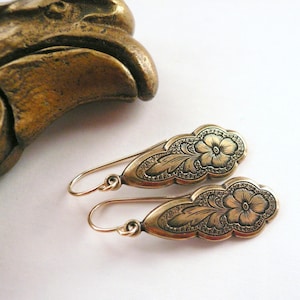 vintage style gold victorian earrings with flowers