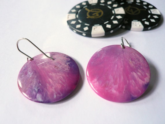 1980s party theme big hot pink statement earrings, vintage marbled Italian lucite magenta disc dangles, unique fun fabulous friend gift idea