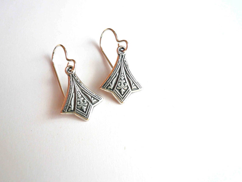 Vintage Victorian style dainty silver earrings, elegant fleur de lis lightweight dangles on sterling silver ear wires