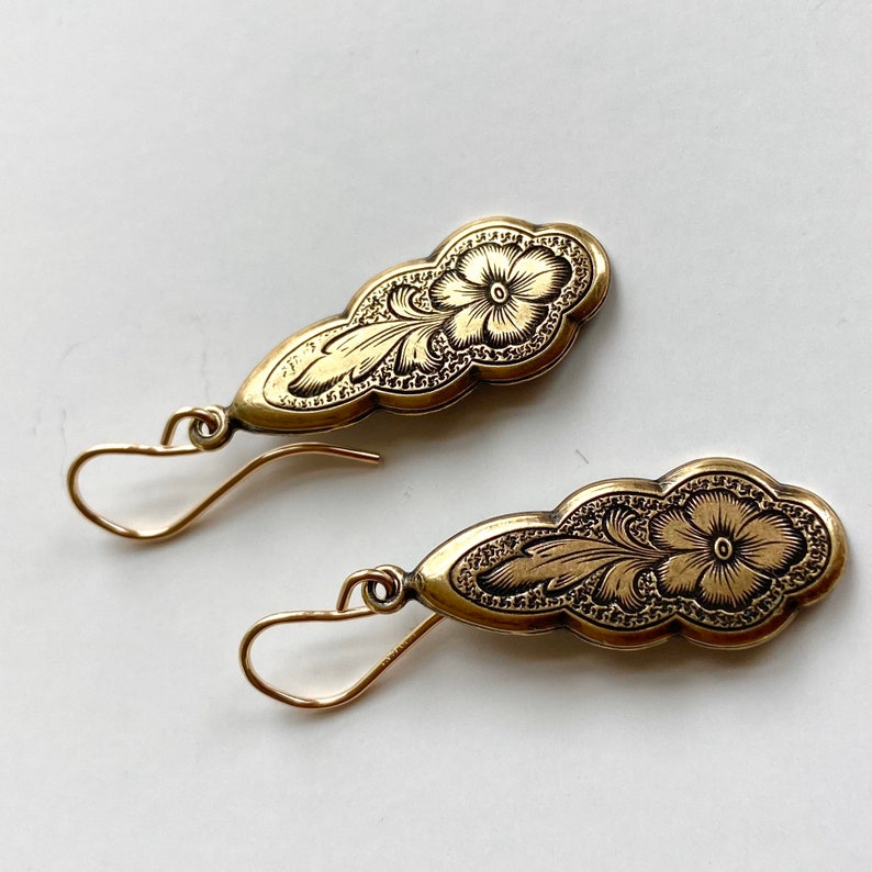 vintage style gold victorian earrings with flowers