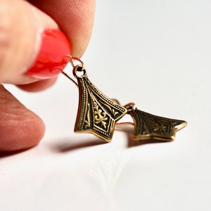 Vintage Victorian style dainty gold earrings, elegant fleur de lis lightweight dangles on 14K gold filled earwires, downton abbey earrings