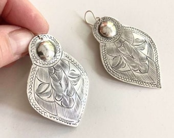 Moroccan silver earrings, Lightweight southwestern silver dangles, Mexican style stamped tin, Sterling ear wires, hand stamped Thai pendants