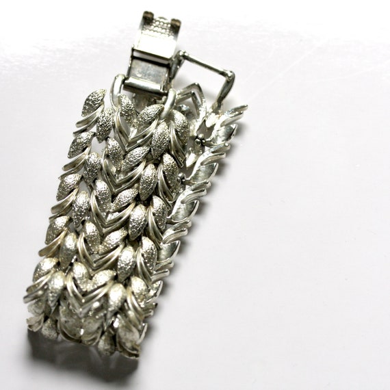 Hollywood regency wide silver link bracelet, vint… - image 1