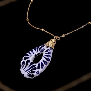 Talavera-Inspired Ceramic Pendant Necklace – Hand-Painted Blue Floral Jewelry on Gold Chain – Mexican Artisan Gift