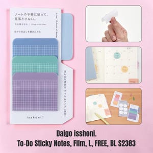 Puede incluir: Un paquete de notas adhesivas Daigo isshoni. To-Do con tres hojas de película translúcida en azul, verde y morado con un patrón de cuadrícula blanco. El empaque incluye texto en japonés y el set se muestra en uso en una agenda con un bolígrafo.