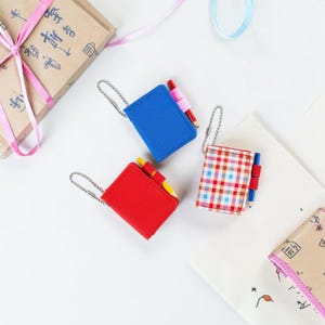 Hobonichi Techo Mini Nyckelring – 2027 Ny Miniature Techo Notebook Nyckelring