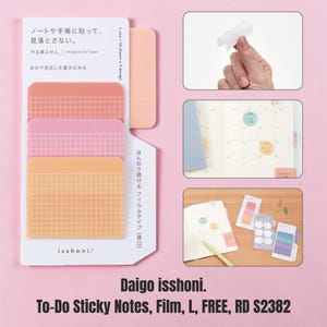 Puede incluir: Notas adhesivas Daigo isshoni. To-Do de material de película, con tres hojas rectangulares en coral, rosa y naranja con un patrón de cuadrícula blanco. El empaque incluye texto en japonés y muestra las notas aplicadas en una agenda.