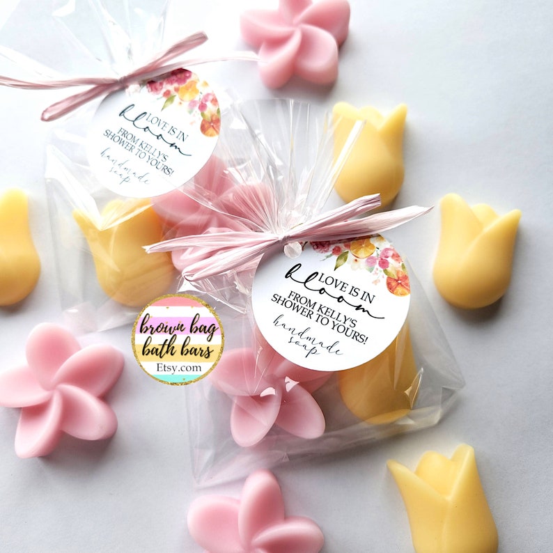 Daisy Soap Shower Favors, April Showers May Flowers Favors, Baby in Bloom Favors, Bridal Tea Soap, Love in Bloom, Wildflower Shower Favors yellow/pink