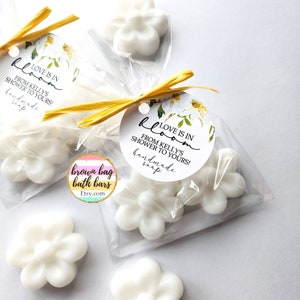 Daisy Soap Shower Favors, April Showers May Flowers Favors, Baby in Bloom Favors, Bridal Tea Soap, Love in Bloom, Wildflower Shower Favors white daisy