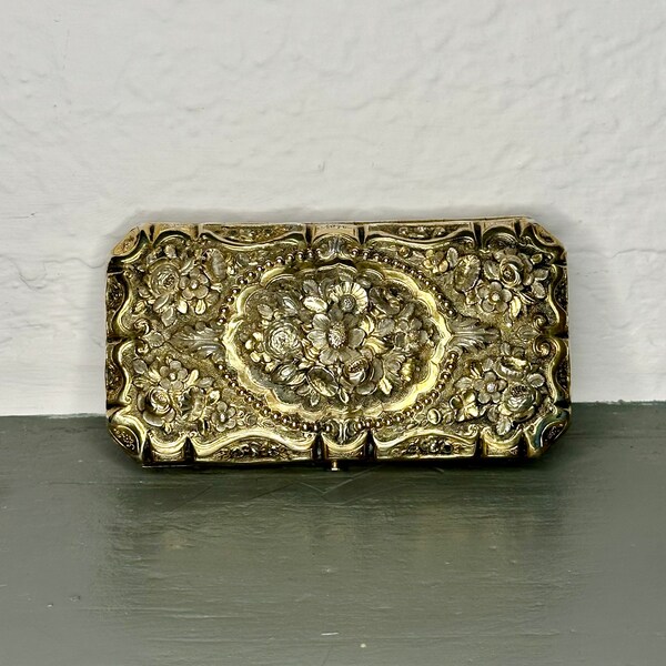 Caja de cigarrillos francesa antigua de plata esterlina repujada