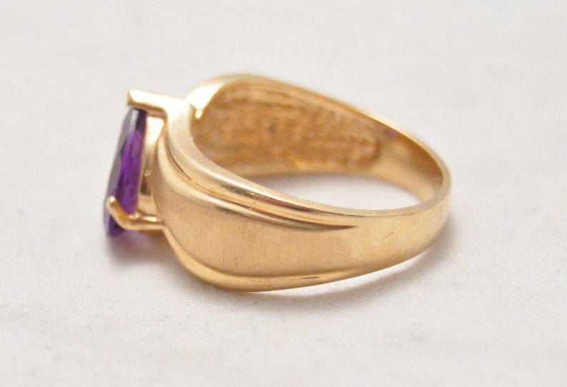 10k Gold Amethyst Ring Size 7