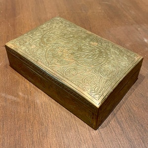 Portasigarette vintage in ottone egiziano inciso intorno al 1952