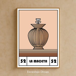 Puede incluir: Una impresión artística enmarcada con un dibujo lineal en blanco y negro de un jarrón con una flor en la parte superior. El fondo es melocotón, con el texto "52 LA MACETA 52" en la parte inferior. También se incluye el nombre del artista, "Escarabajo Design".