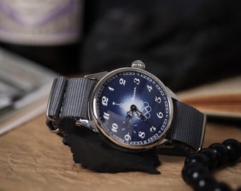 Vintage Molniya Mechanical Watch: 1990s Soviet-Era Men's Wristwatch